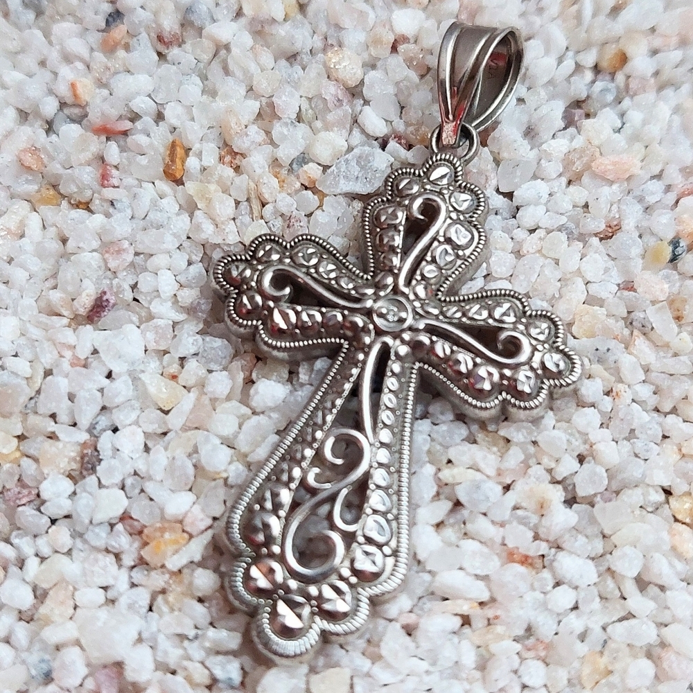 Sterling silver Diamond cut Cross Pendant